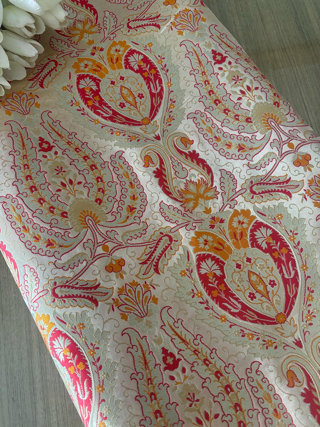 Luxurious Golden Banarasi Kimkhwab Silk Fabric ( 1 Mtr ) - Luxurion World