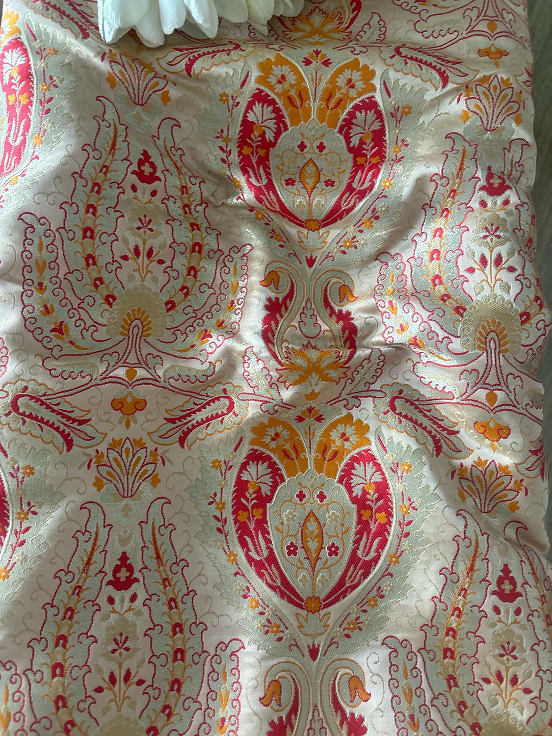 Luxurious Golden Banarasi Kimkhwab Silk Fabric ( 1 Mtr ) - Luxurion World