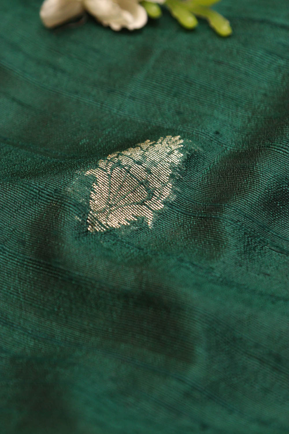 Green Banarasi Handloom Pure Raw Silk Fabric ( 2.5 Mtrs ) - Luxurion World