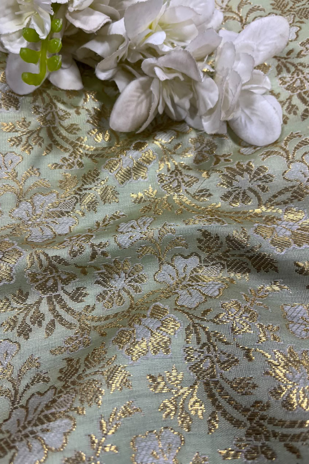 Green Banarasi Silk Brocade Fabric Flower Design ( 1 Mtr )