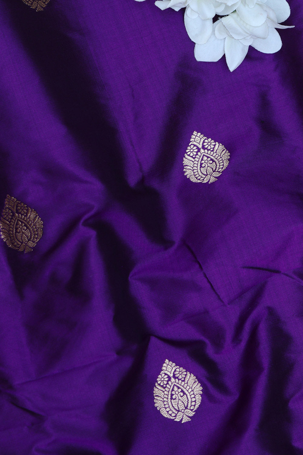 Exquisite Purple Banarasi Handloom Pure Katan Silk Fabric ( 1 Mtr ) - Luxurion World