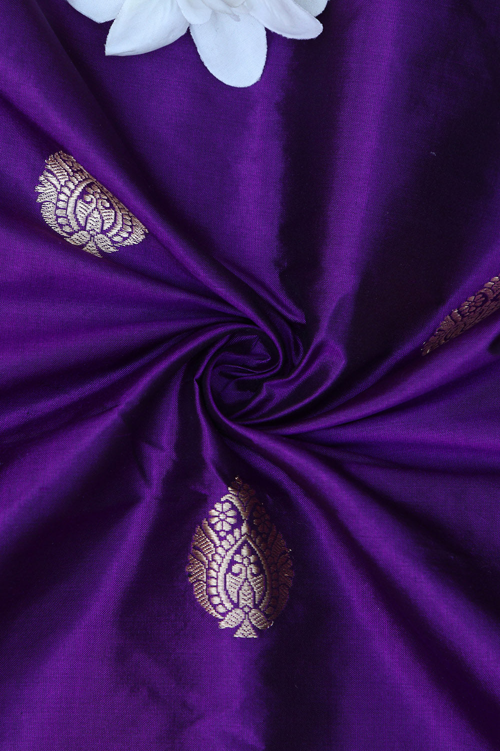 Exquisite Purple Banarasi Handloom Pure Katan Silk Fabric ( 1 Mtr ) - Luxurion World