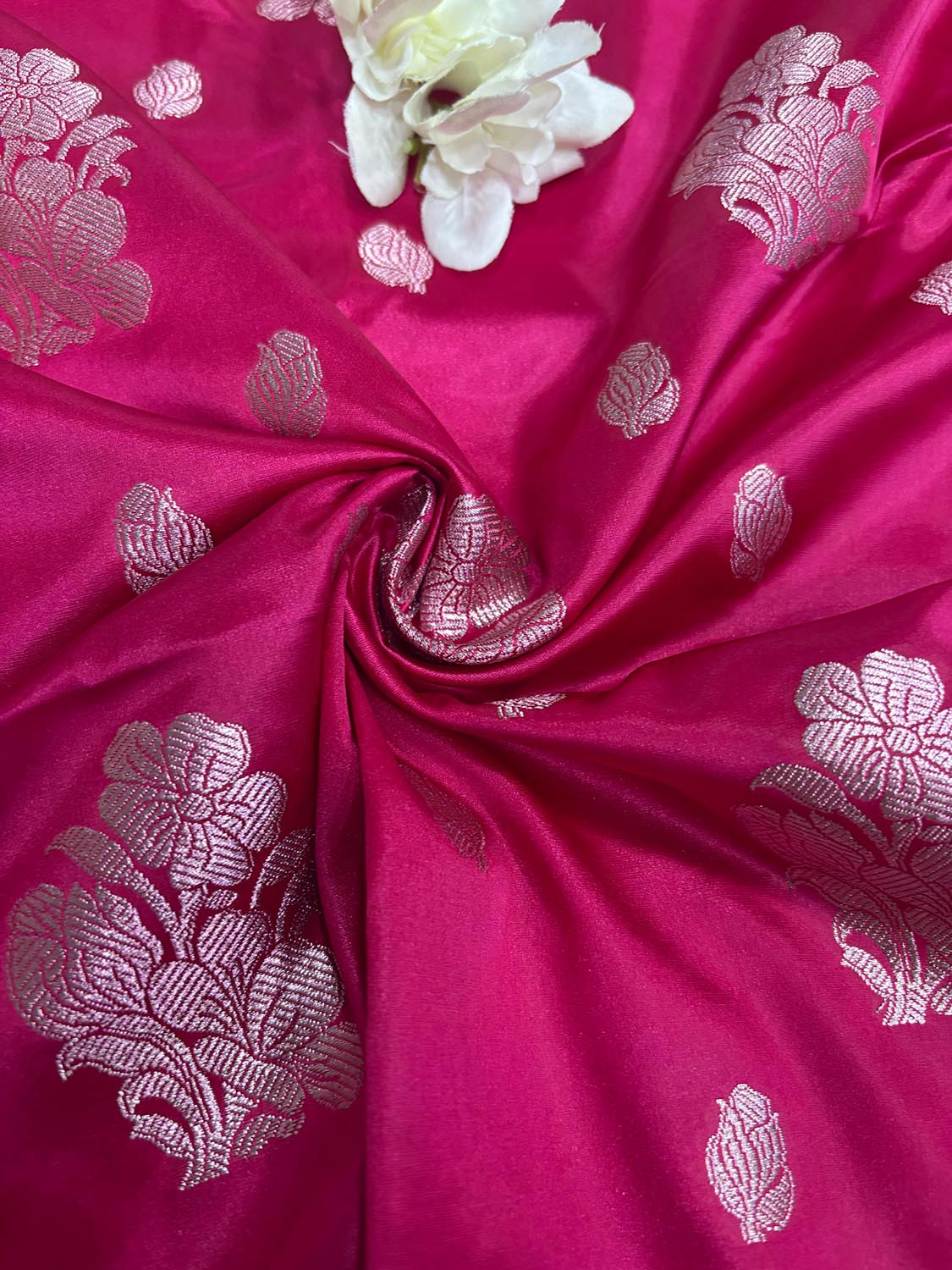 Pink Banarasi Mashru Silk Flower Design Fabric ( 1 Mtr ) - Luxurion World
