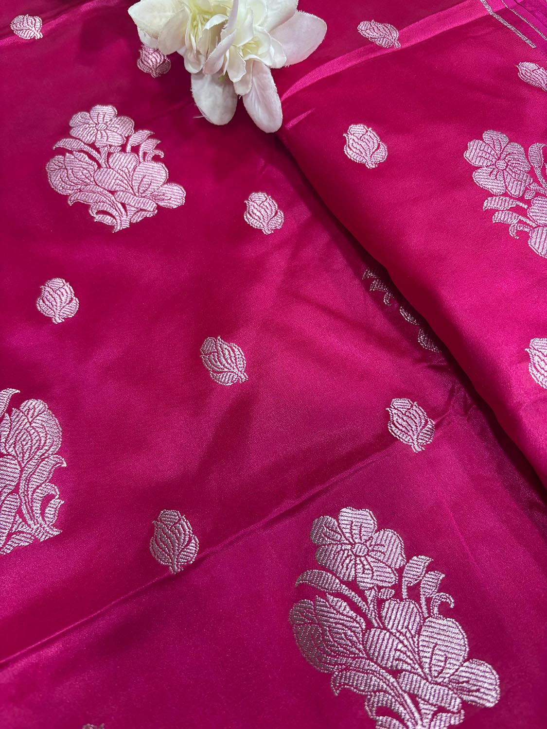 Pink Banarasi Mashru Silk Flower Design Fabric ( 1 Mtr ) - Luxurion World