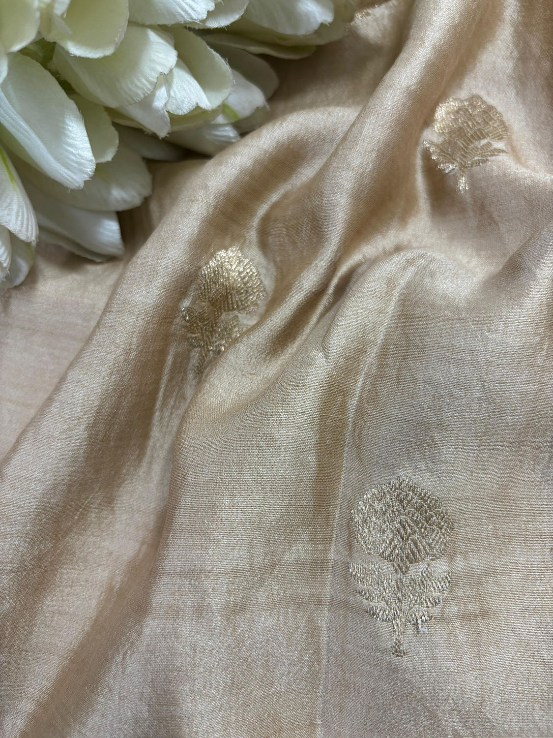 Exquisite Pastel Banarasi Handloom Chiniya Silk Fabric ( 2.5 Mtr ) - Luxurion World