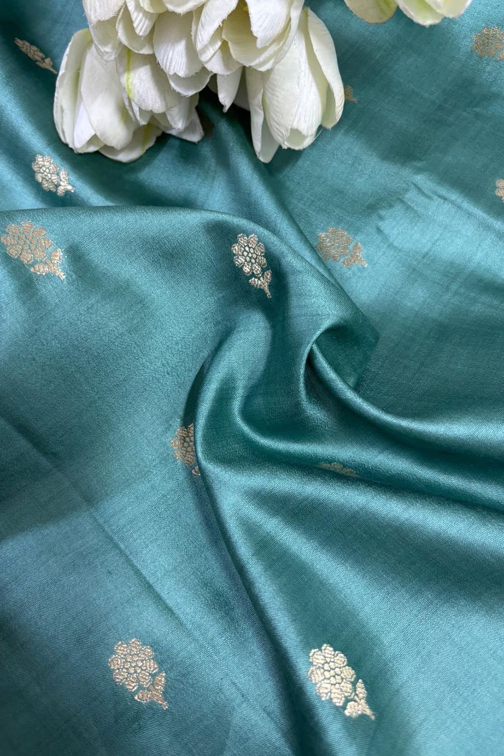 Elegant Green Banarasi Handloom Chiniya Silk Fabric ( 2.5Mtr ) - Luxurion World
