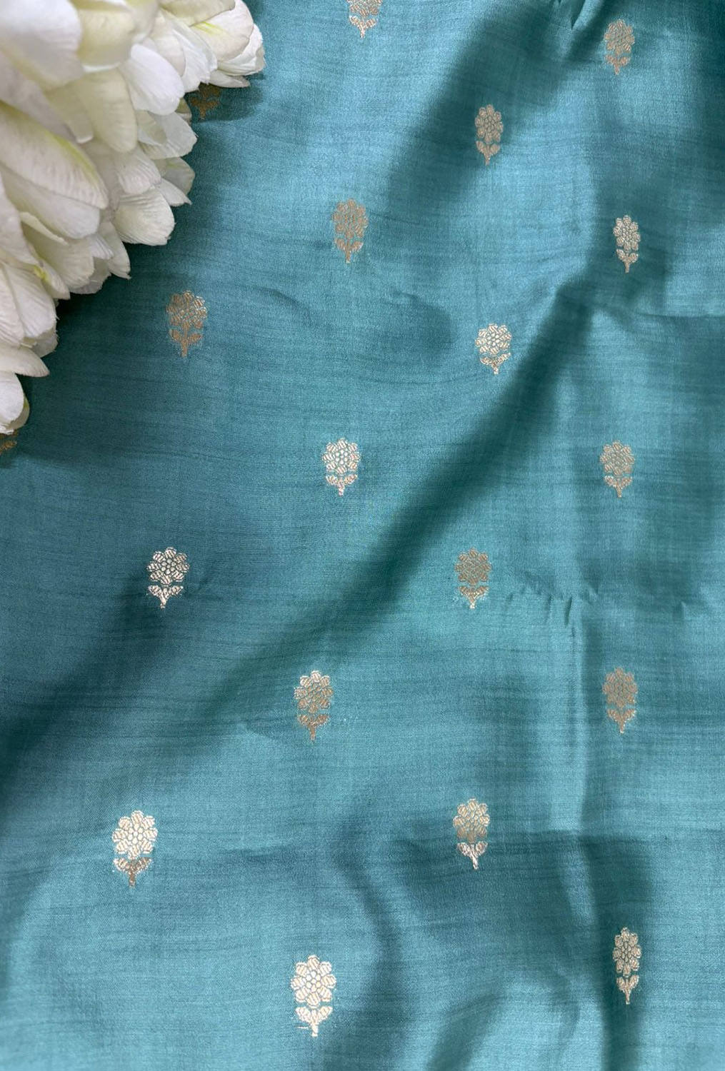 Elegant Green Banarasi Handloom Chiniya Silk Fabric ( 2.5Mtr ) - Luxurion World