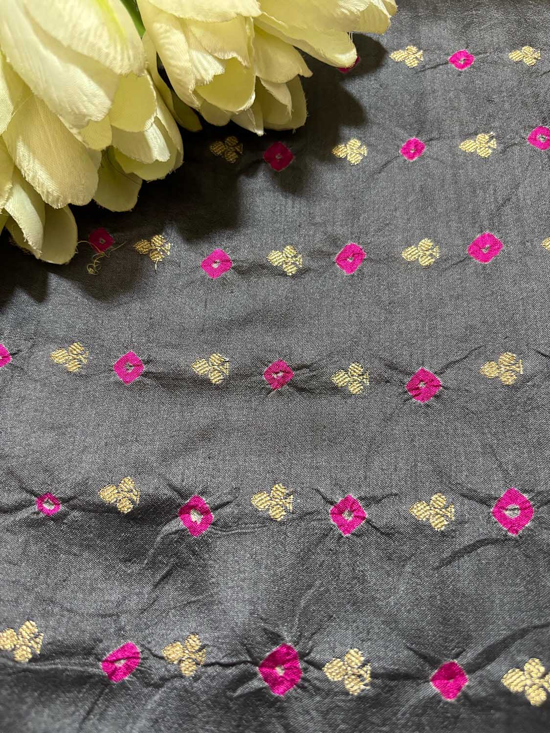 Elegant Grey Banarasi Bandhani Handloom Chiniya Silk Fabric ( 1 Mtr ) - Luxurion World