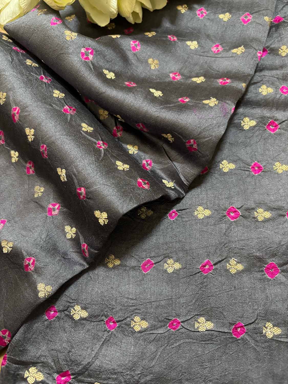 Elegant Grey Banarasi Bandhani Handloom Chiniya Silk Fabric ( 1 Mtr ) - Luxurion World