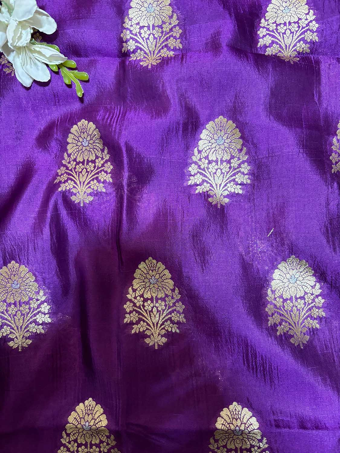 Exquisite Purple Banarasi Handloom Pure Katan Silk Fabric ( 2.5 Mtr ) - Luxurion World