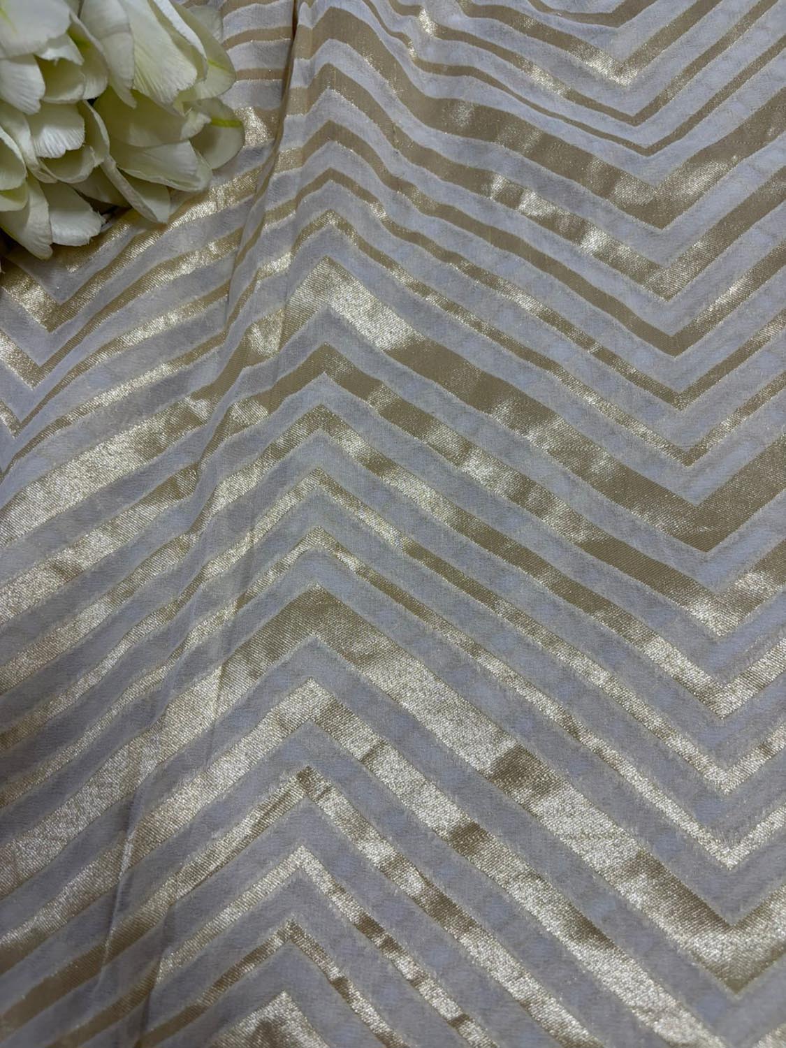 Dyeable Banarasi Pure Georgette Zig Zag Design Fabric ( 1 Mtr ) - Luxurion World