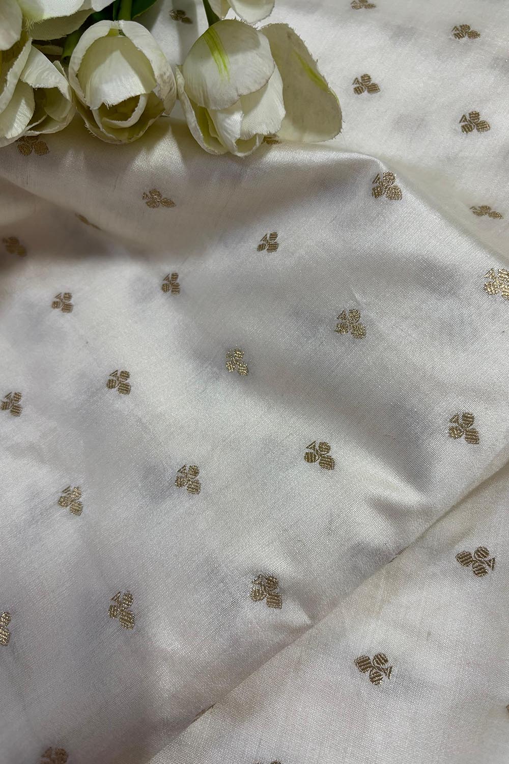 Dyeable Banarasi Handloom Chiniya Silk Fabric ( 3 Mtr ) - Luxurion World
