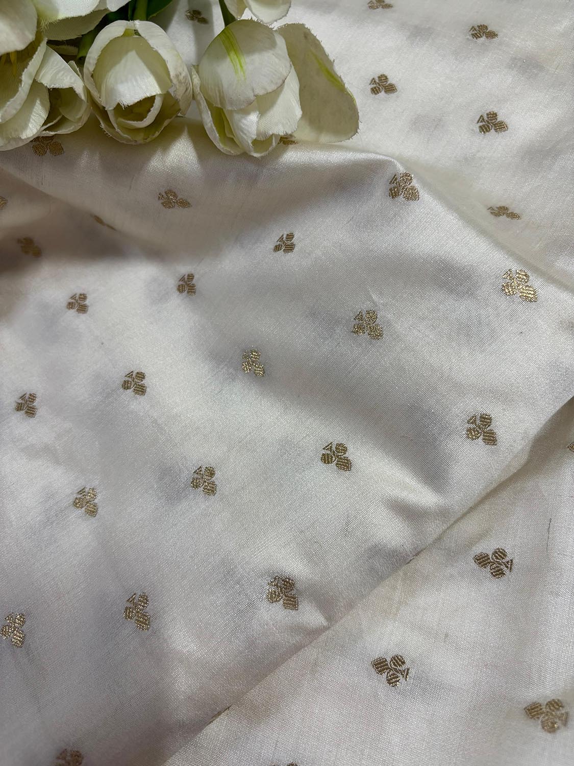 Dyeable Banarasi Handloom Chiniya Silk Fabric ( 3 Mtr ) - Luxurion World
