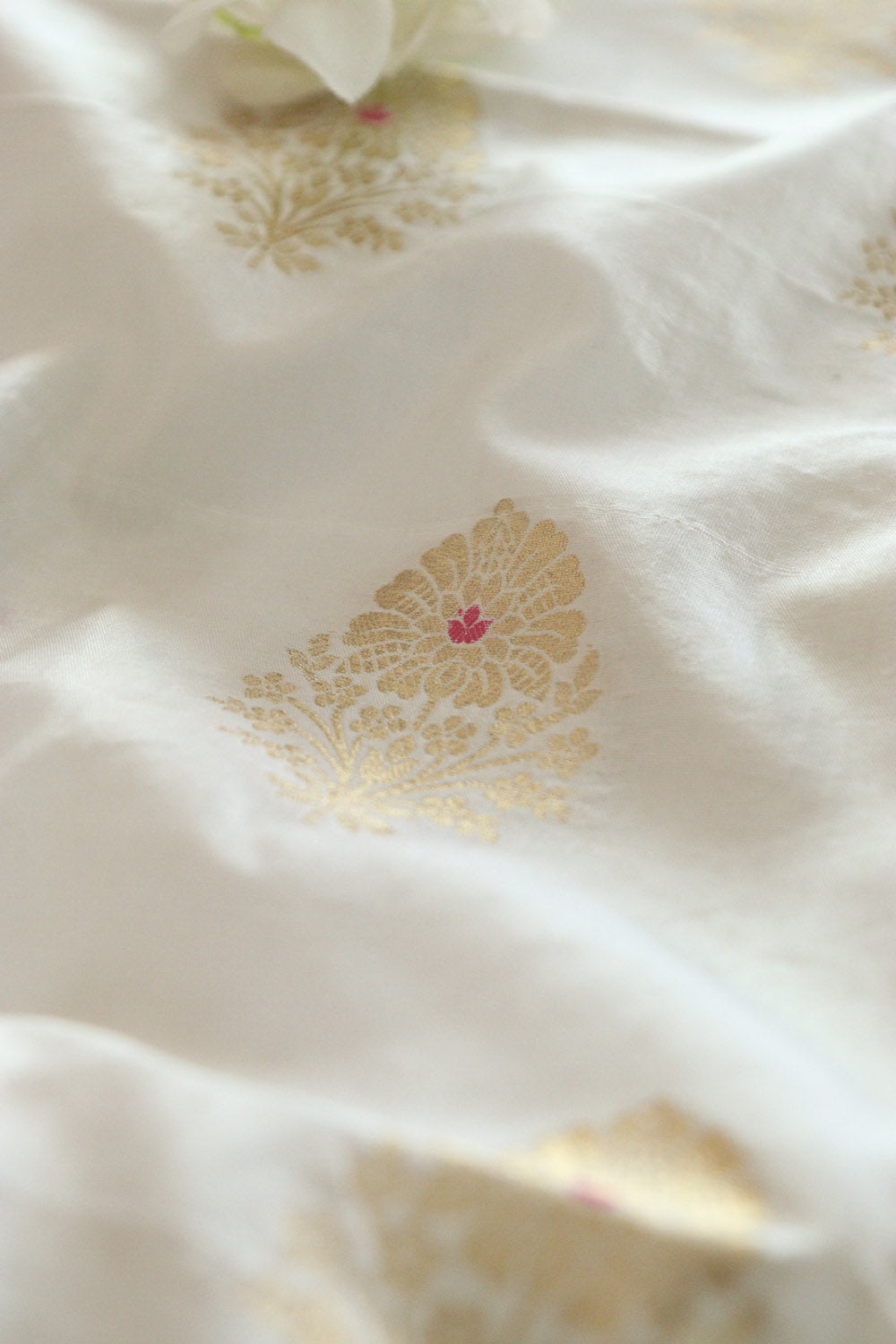 Dyeable Banarasi Handloom Pure Katan Silk Fabric ( 1 Mtr ) - Luxurion World