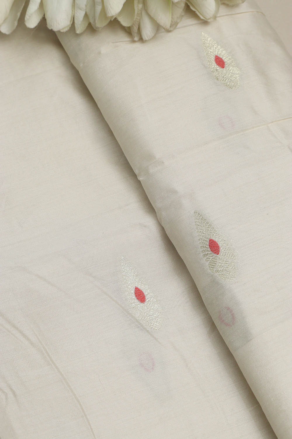 Dyeable Banarasi Handloom Chiniya Silk Fabric ( 1 Mtr ) - Luxurion World