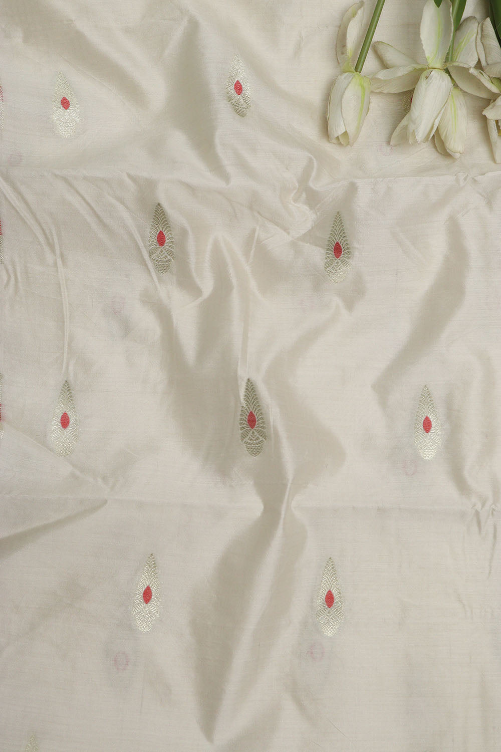 Dyeable Banarasi Handloom Chiniya Silk Fabric ( 1 Mtr ) - Luxurion World