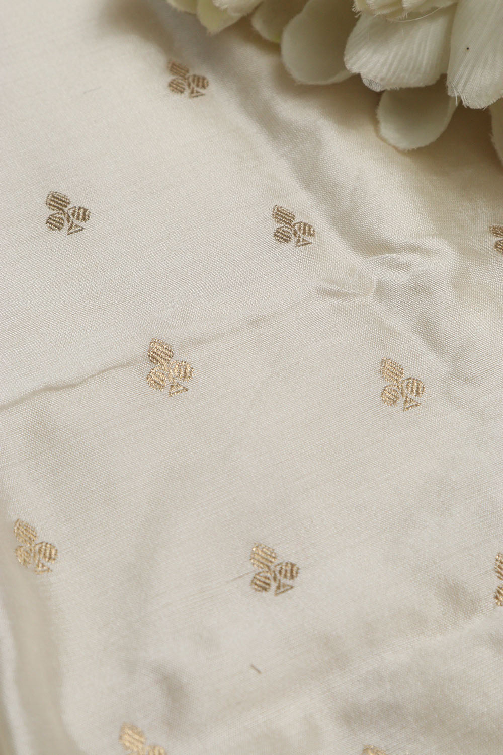 Dyeable Banarasi Handloom Chiniya Silk Fabric ( 1 Mtr ) - Luxurion World