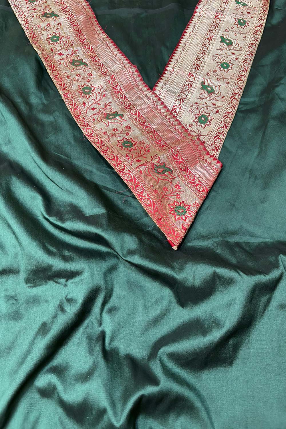 Green Plain Soft Silk Unstitched Kurti Fabric With Vintage Banarasi Border - Luxurion World