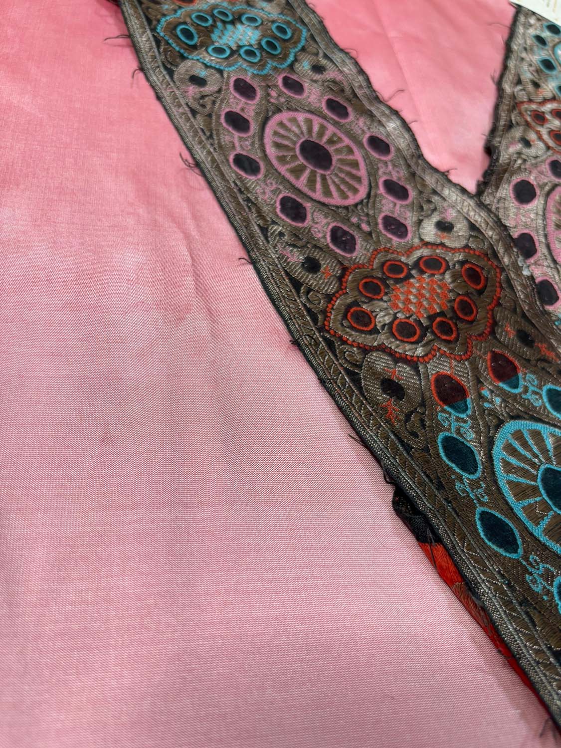 Pink Plain Soft Silk Unstitched Kurti Fabric With Vintage Banarasi Border - Luxurion World
