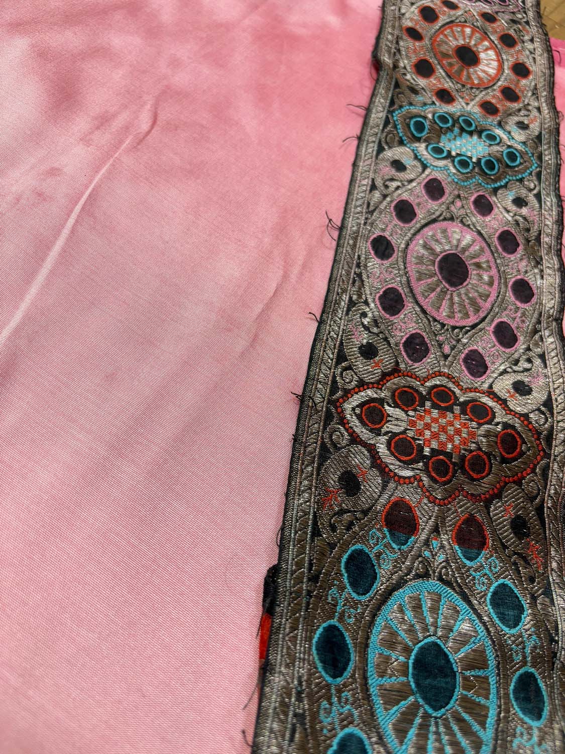 Pink Plain Soft Silk Unstitched Kurti Fabric With Vintage Banarasi Border - Luxurion World