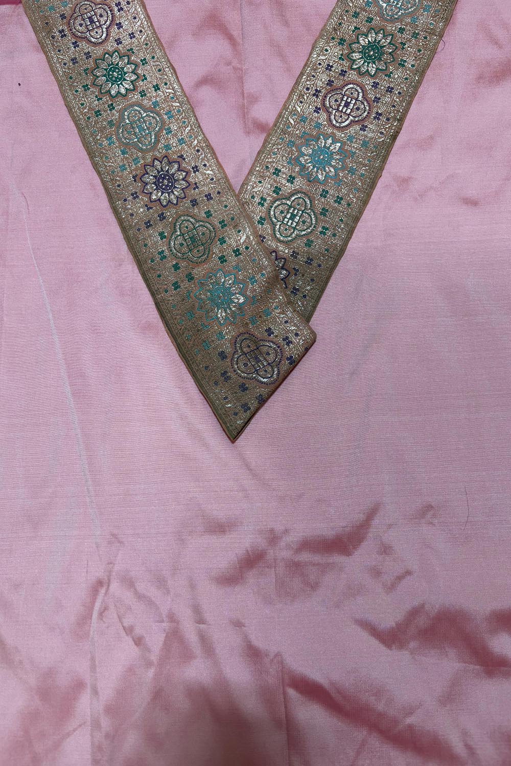 Pink Plain Soft Silk Unstitched Kurti Fabric With Vintage Banarasi Border - Luxurion World