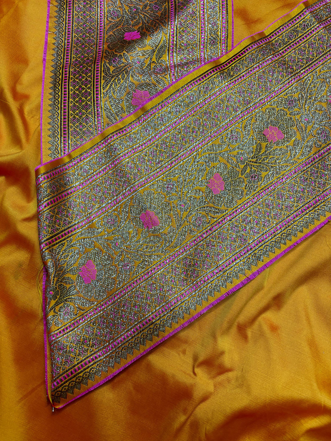 Yellow Plain Soft Silk Unstitched Kurti Fabric With Yellow Banarasi Silk Lace - Luxurion World