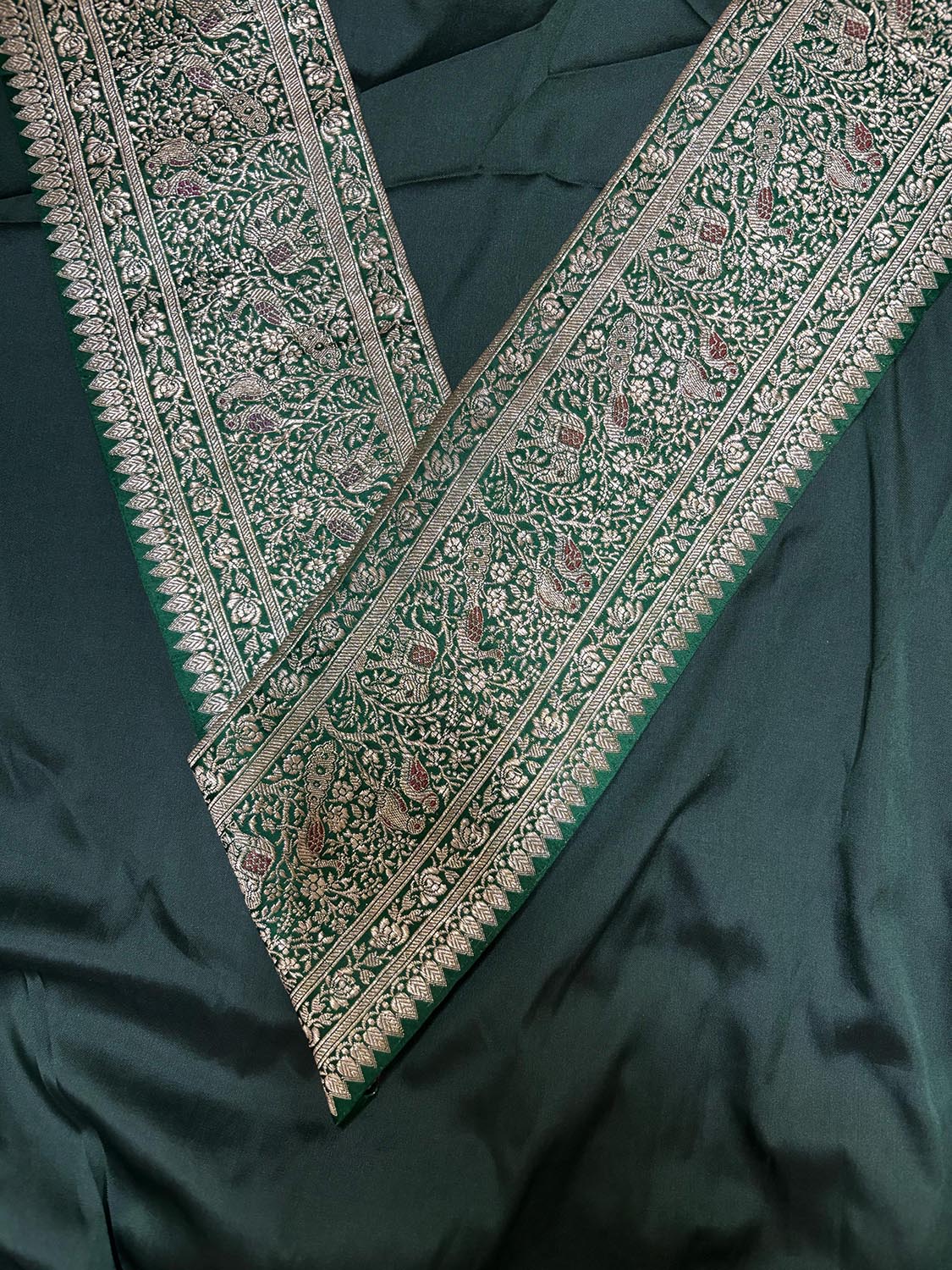Green Plain Soft Silk Unstitched Kurti Fabric With Green Banarasi Handloom Vintage Pure Silk Border - Luxurion World