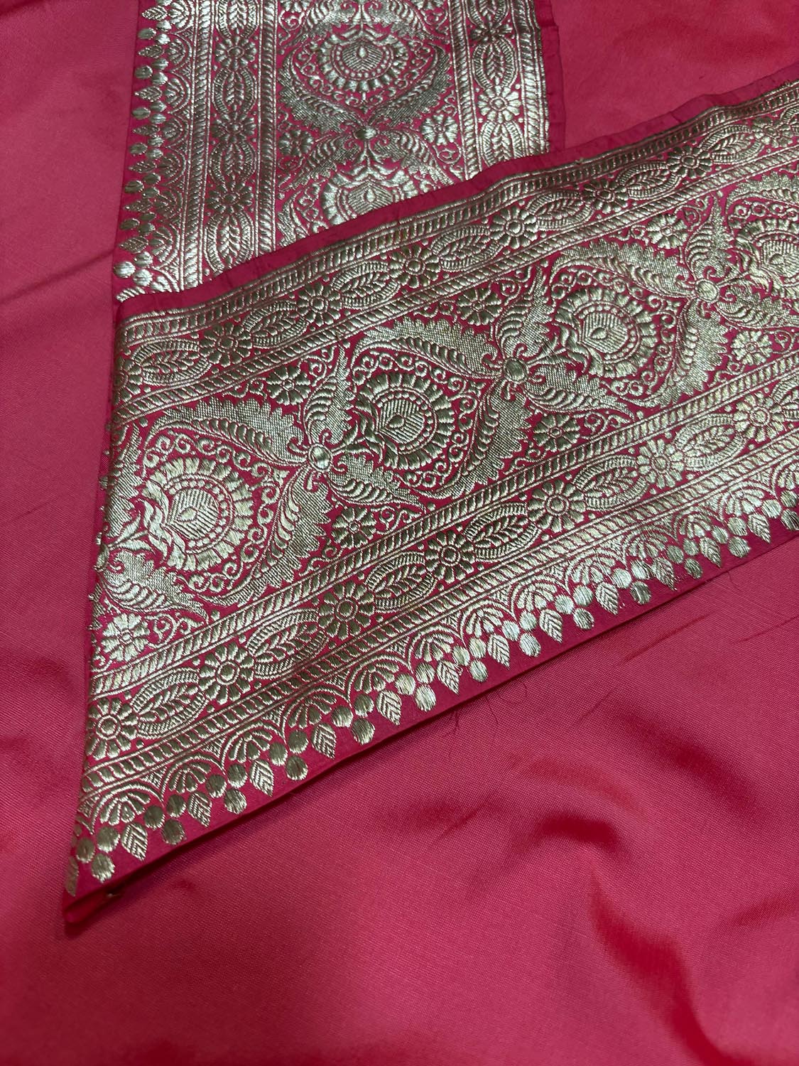 Pink Plain Soft Silk Unstitched Kurti Fabric With Pink Banarasi Handloom Vintage Pure Silk Border - Luxurion World