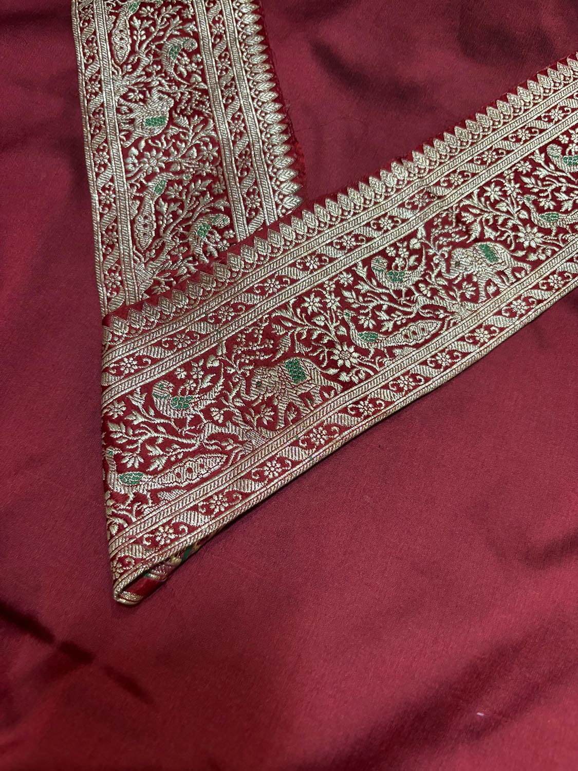 Maroon Plain Soft Silk Unstitched Kurti Fabric With Maroon Banarasi Handloom Vintage Pure Silk Border - Luxurion World