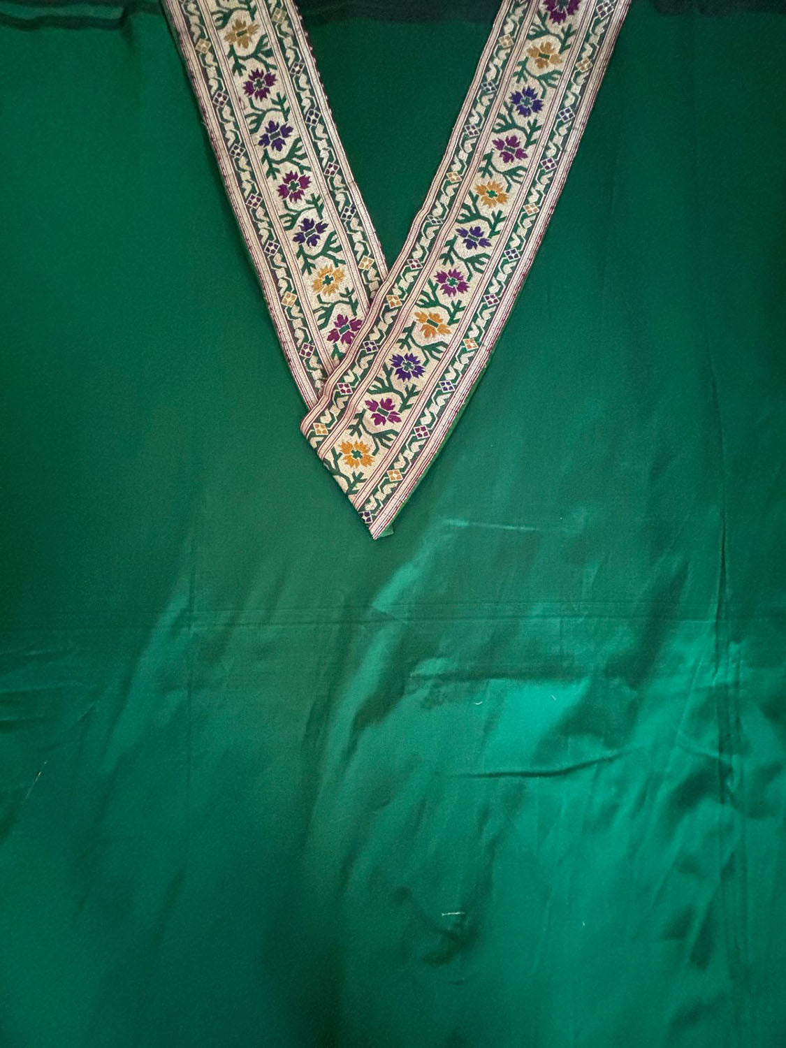 Green Plain Soft Silk Unstitched Kurti Fabric With Multicolor Banarasi Handloom Vintage Pure Silk Border - Luxurion World