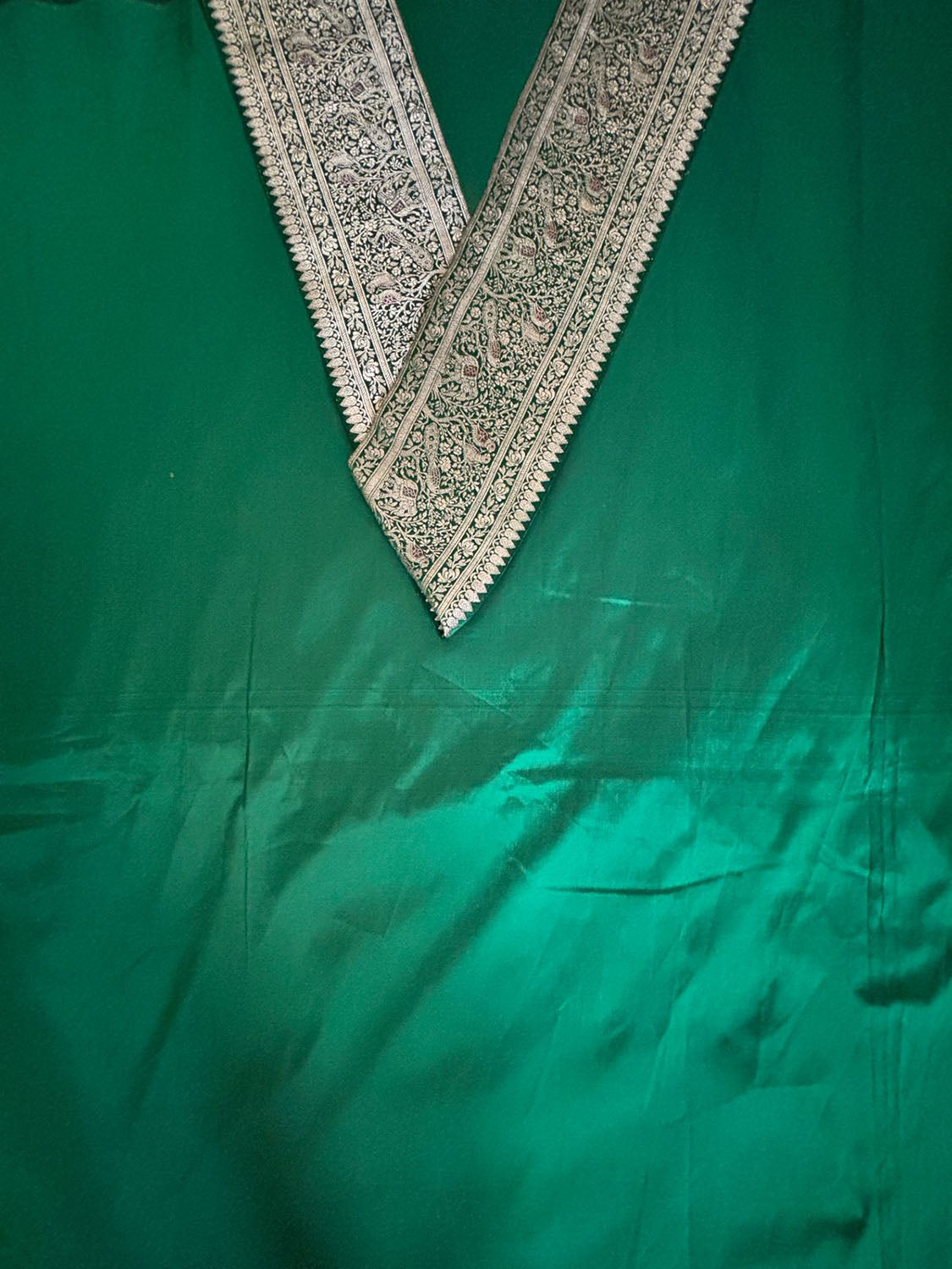 Green Plain Soft Silk Unstitched Kurti Fabric With Green Banarasi Handloom Vintage Pure Silk Border - Luxurion World