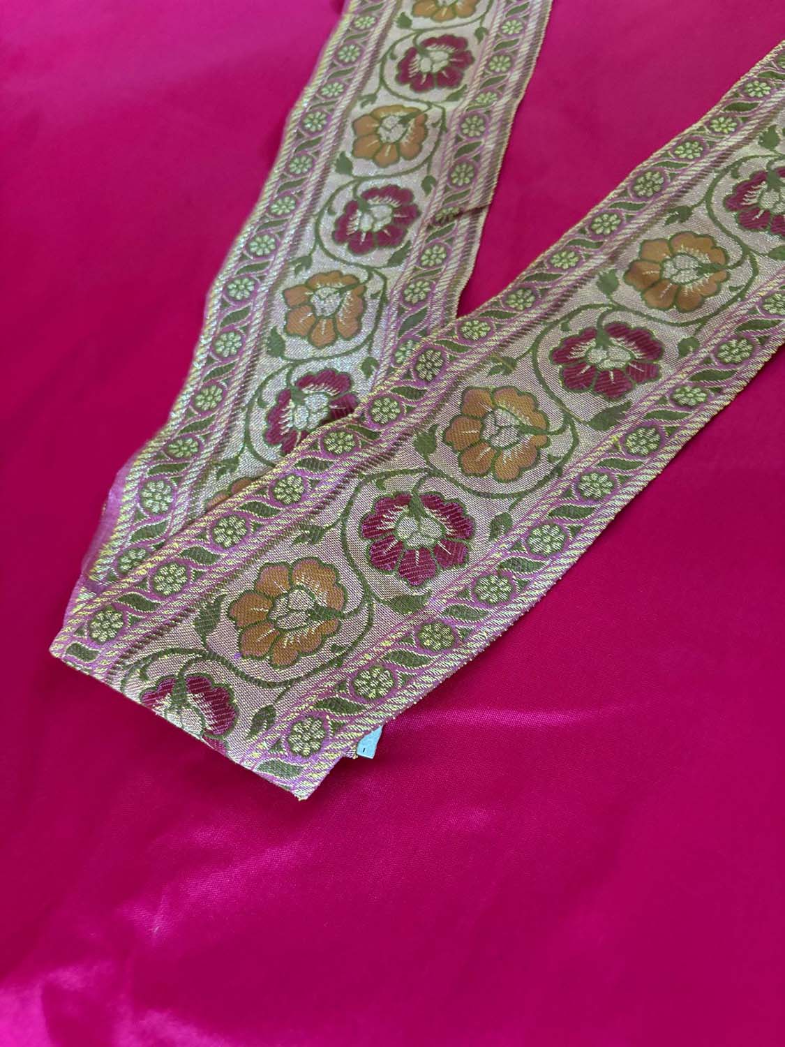 Pink Plain Soft Silk Unstitched Kurti Fabric With Pink Banarasi Handloom Vintage Pure Silk Border - Luxurion World