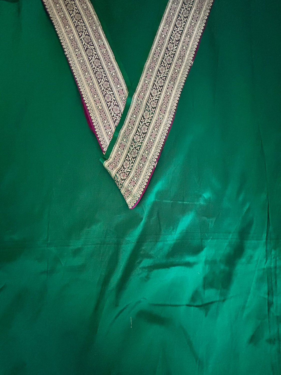 Green Plain Soft Silk Unstitched Kurti Fabric With Green Banarasi Handloom Vintage Pure Silk Border - Luxurion World