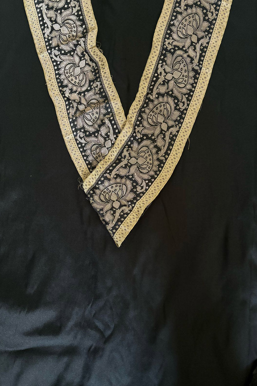 Black Plain Soft Silk Unstitched Kurti Fabric With Black Banarasi Handloom Vintage Pure Silk Border - Luxurion World
