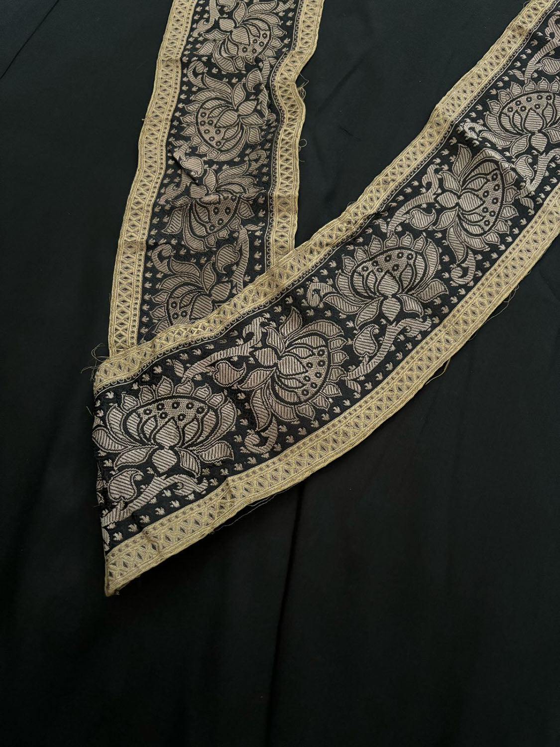 Black Plain Soft Silk Unstitched Kurti Fabric With Black Banarasi Handloom Vintage Pure Silk Border - Luxurion World