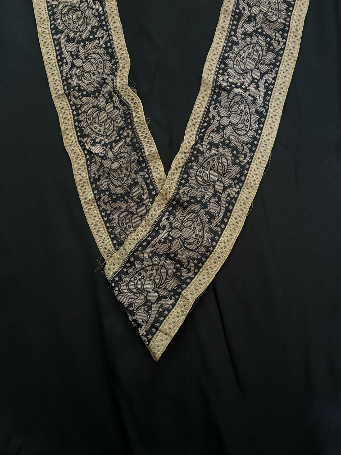 Black Plain Soft Silk Unstitched Kurti Fabric With Black Banarasi Handloom Vintage Pure Silk Border - Luxurion World