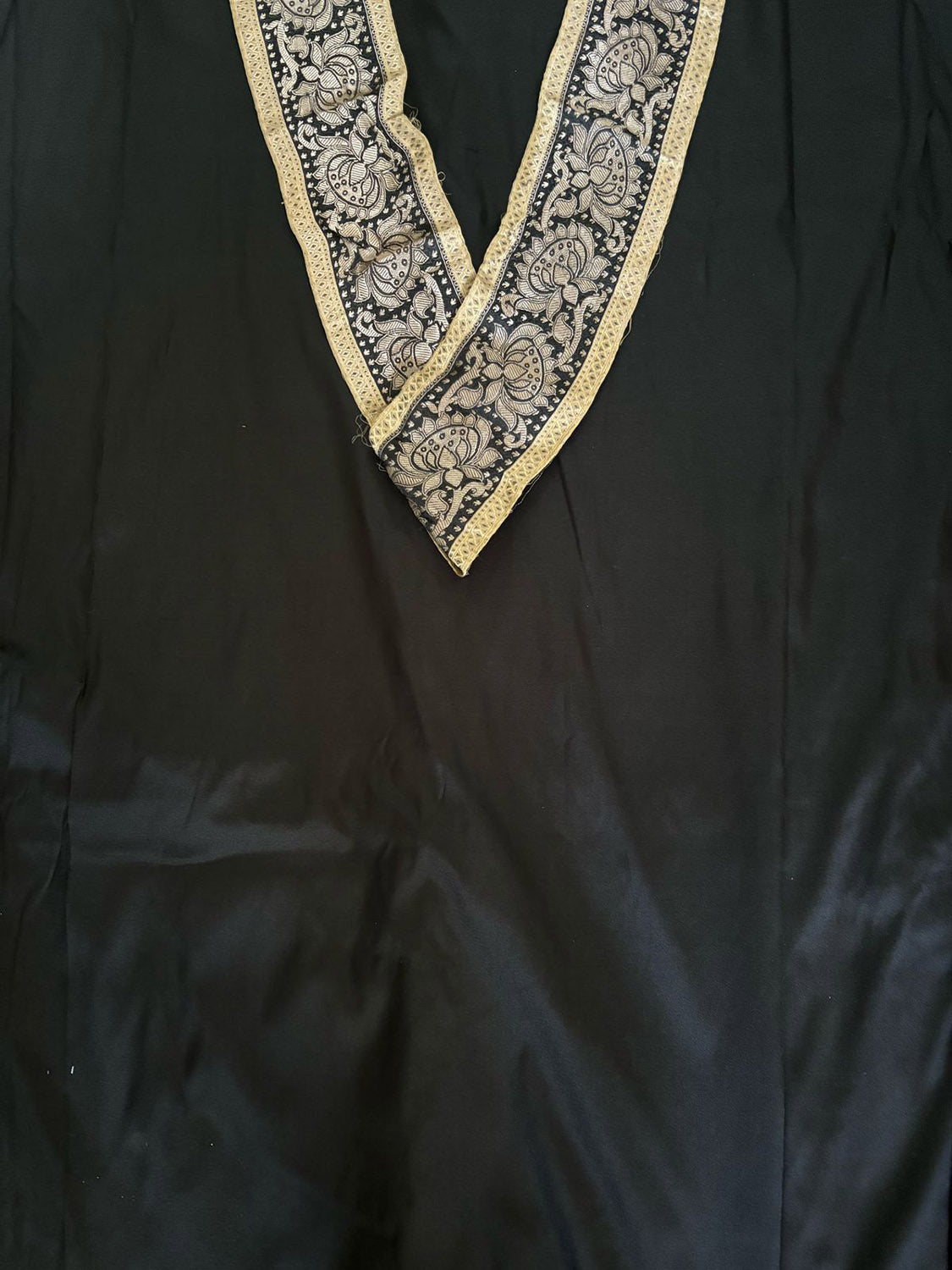 Black Plain Soft Silk Unstitched Kurti Fabric With Black Banarasi Handloom Vintage Pure Silk Border - Luxurion World