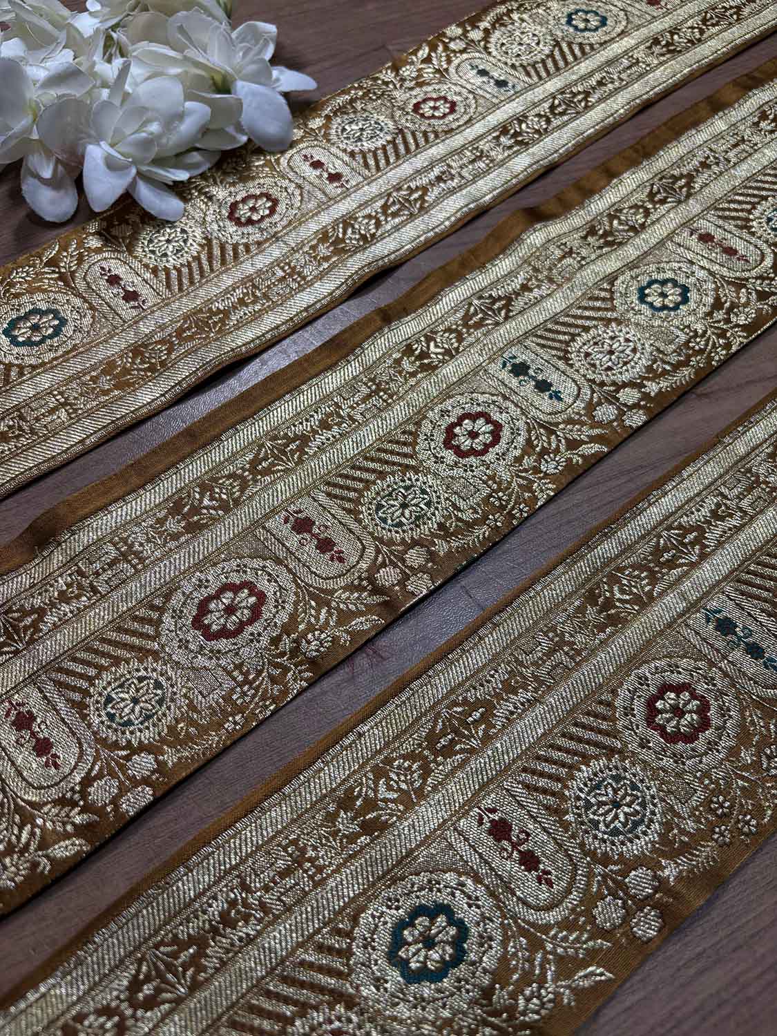 Golden Banarasi Handloom Vintage Pure Silk Border ( 1 Mtr ) - Luxurion World