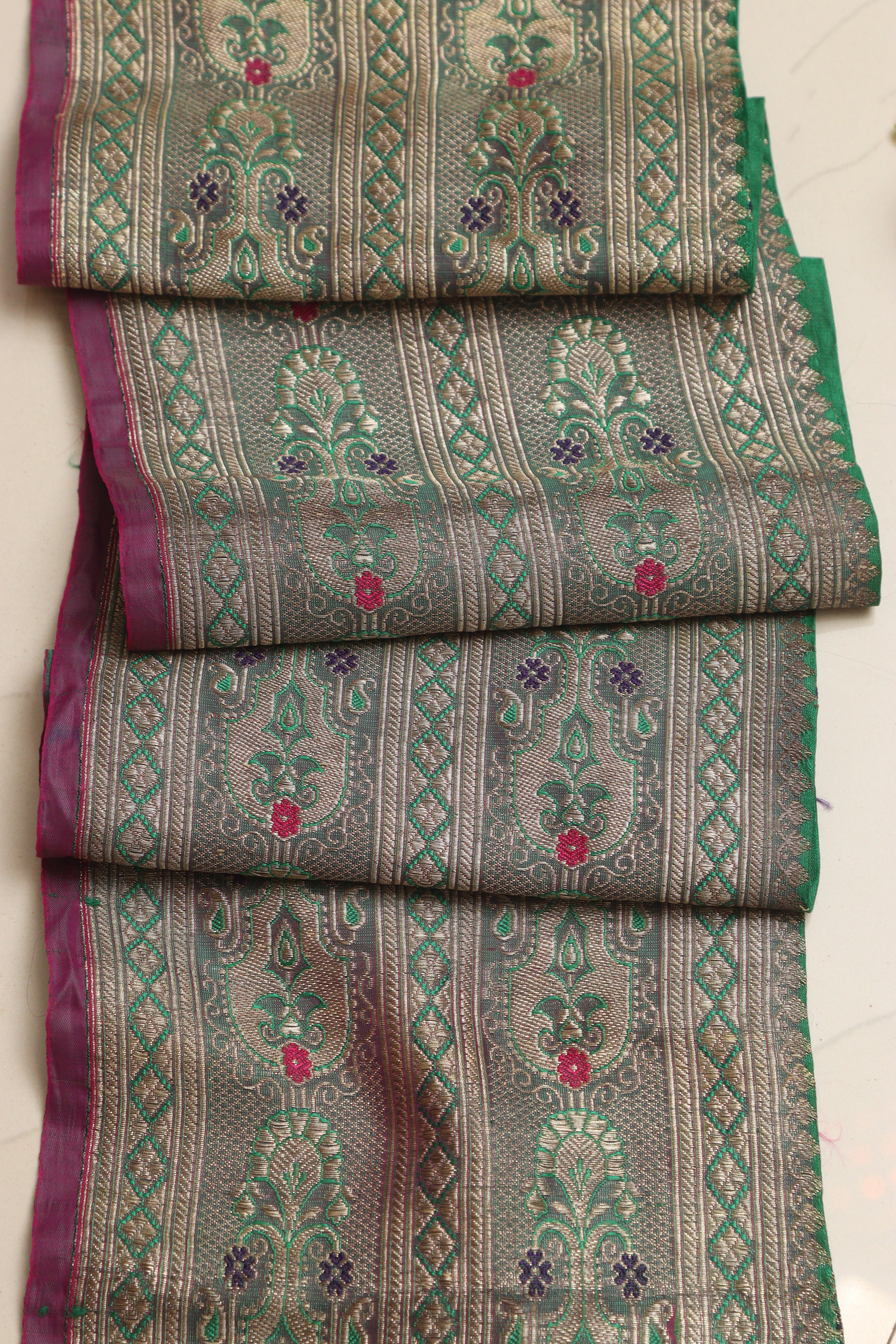 Green Banarasi Handloom Vintage Pure Silk Border Lace ( 1 Mtr ) - Luxurion World
