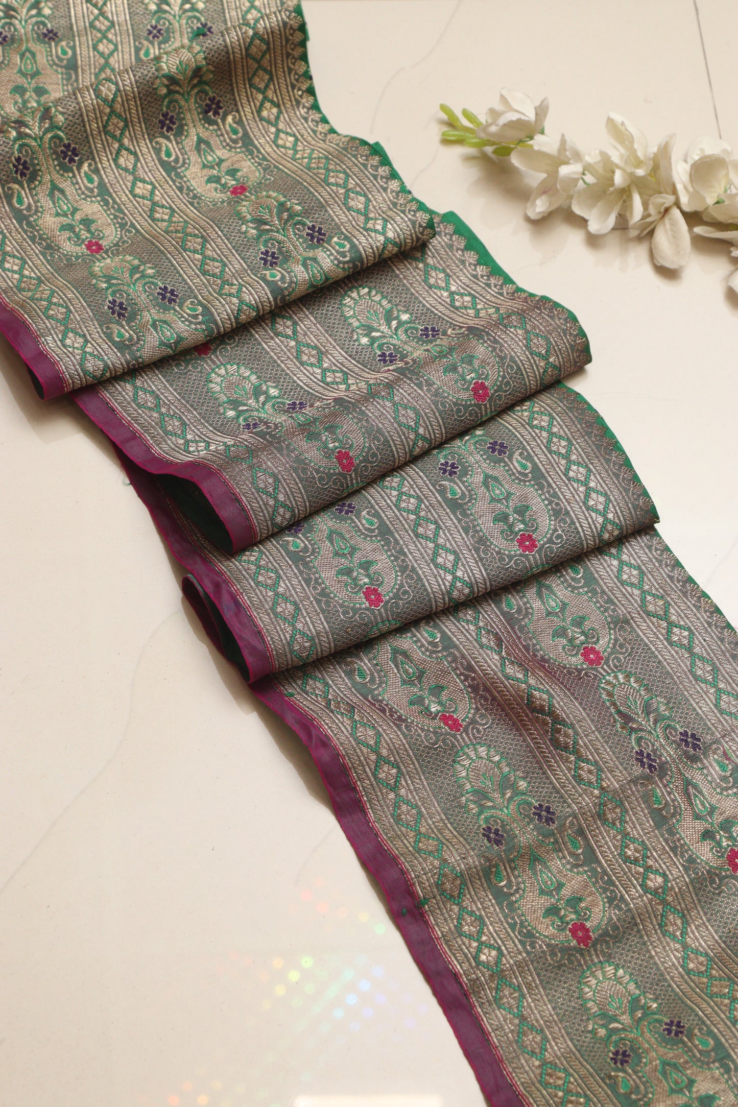 Green Banarasi Handloom Vintage Pure Silk Border Lace ( 1 Mtr ) - Luxurion World