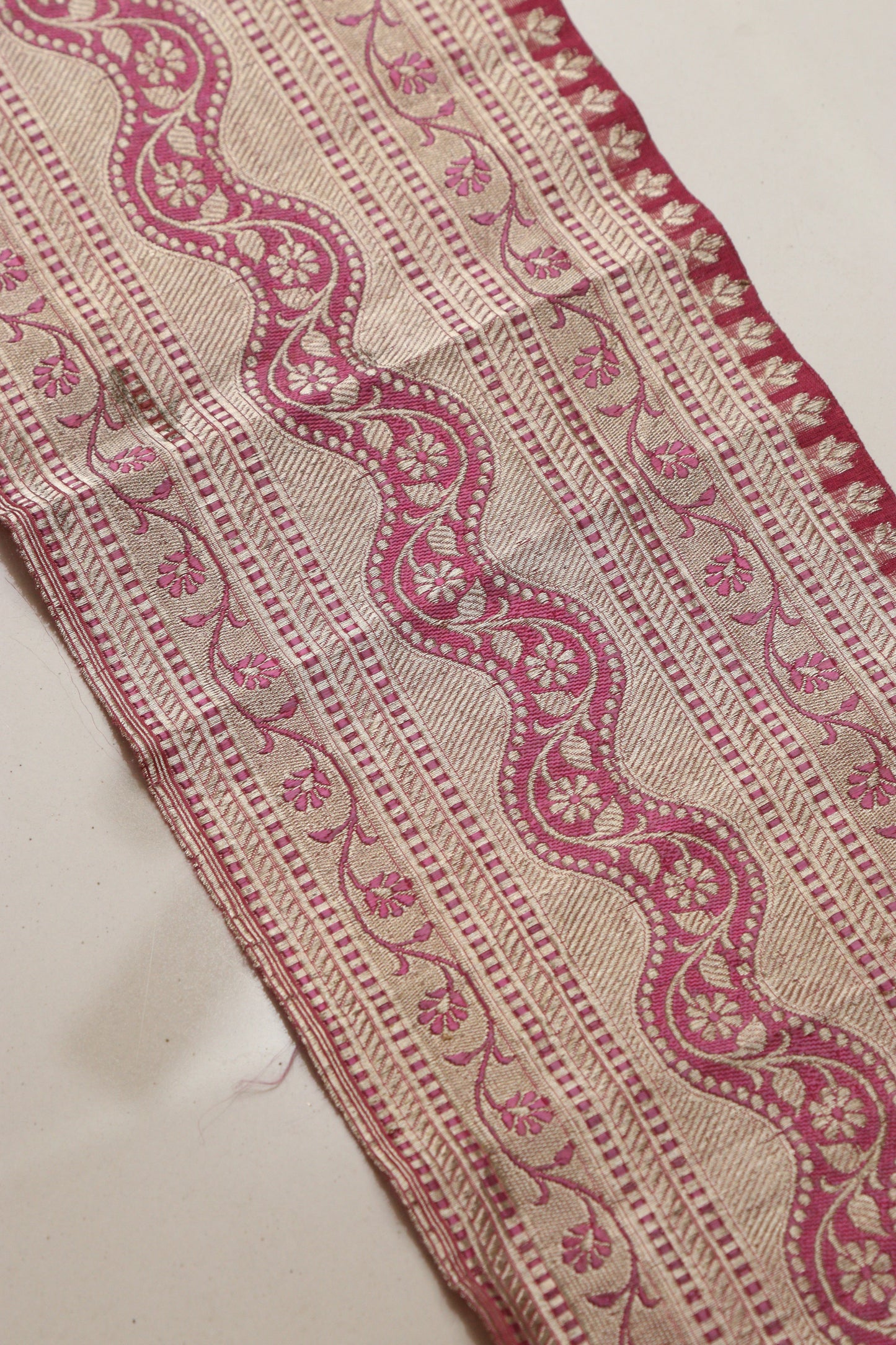 Pink Banarasi Handloom Vintage Pure Silk Border Lace ( 1 Mtr ) - Luxurion World