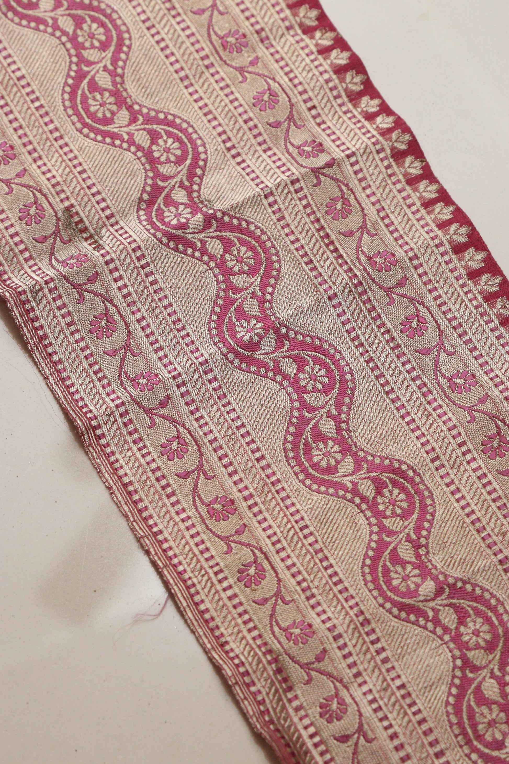 Pink Banarasi Handloom Vintage Pure Silk Border Lace ( 1 Mtr ) - Luxurion World
