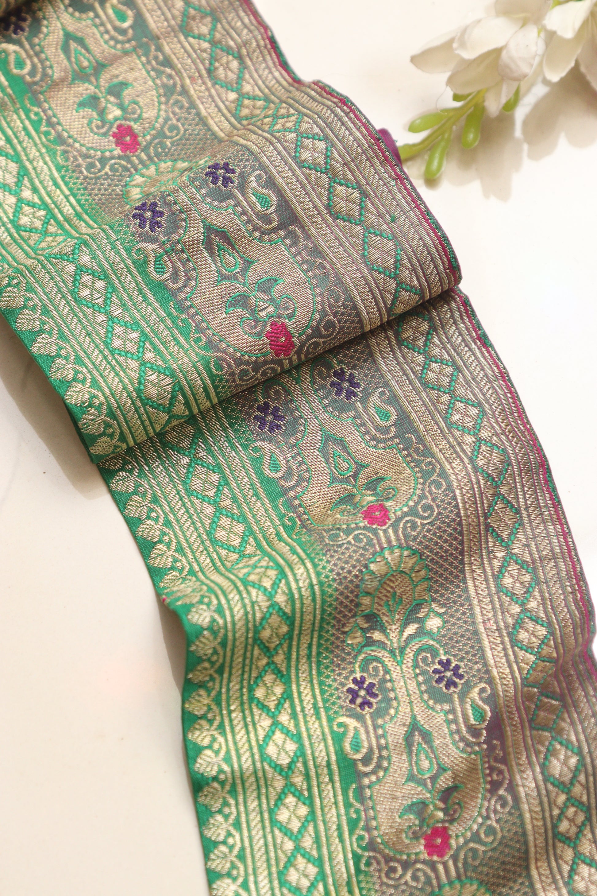 Green Banarasi Handloom Vintage Pure Silk Border Lace ( 1 Mtr ) - Luxurion World