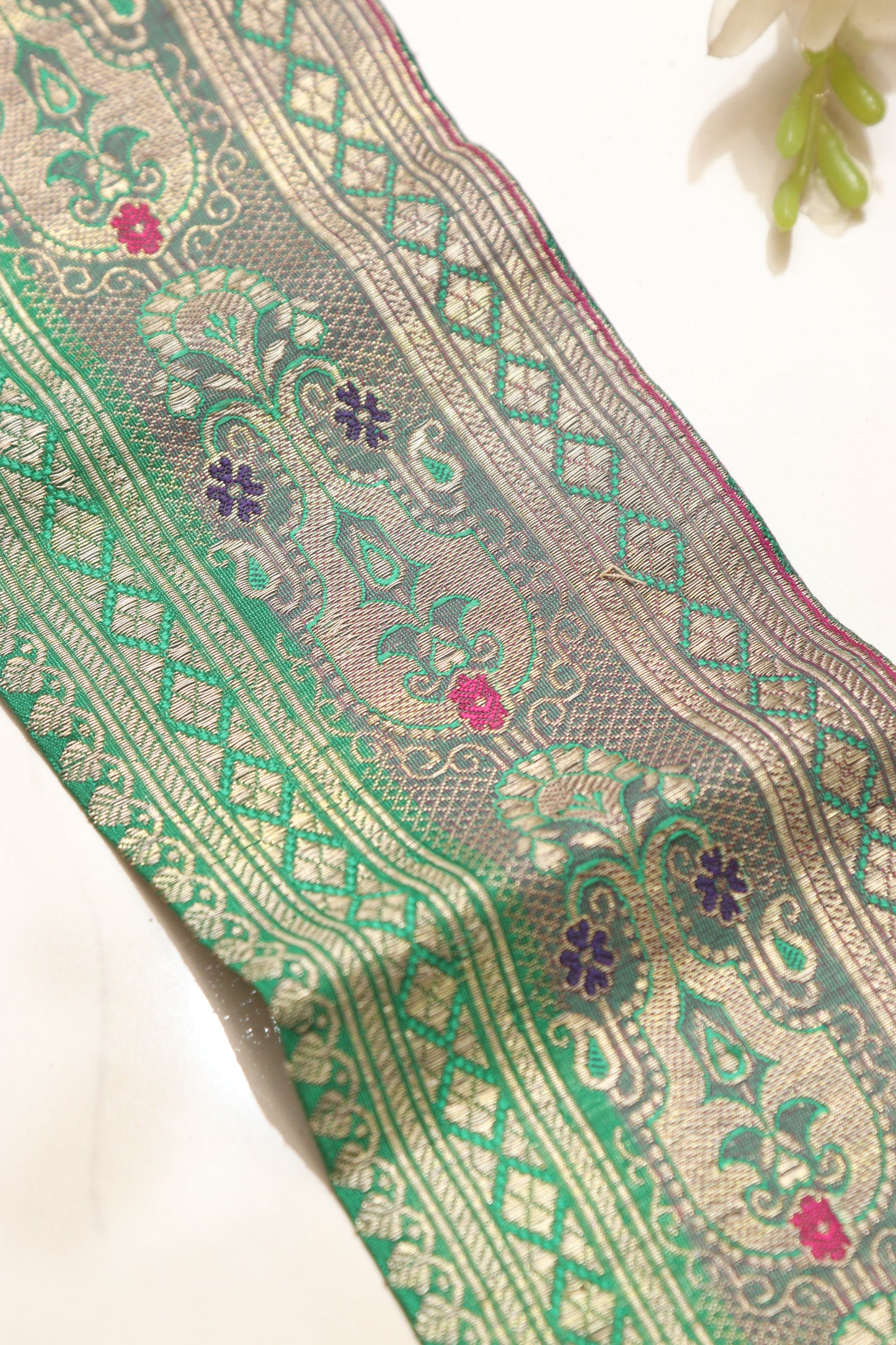 Green Banarasi Handloom Vintage Pure Silk Border Lace ( 1 Mtr ) - Luxurion World