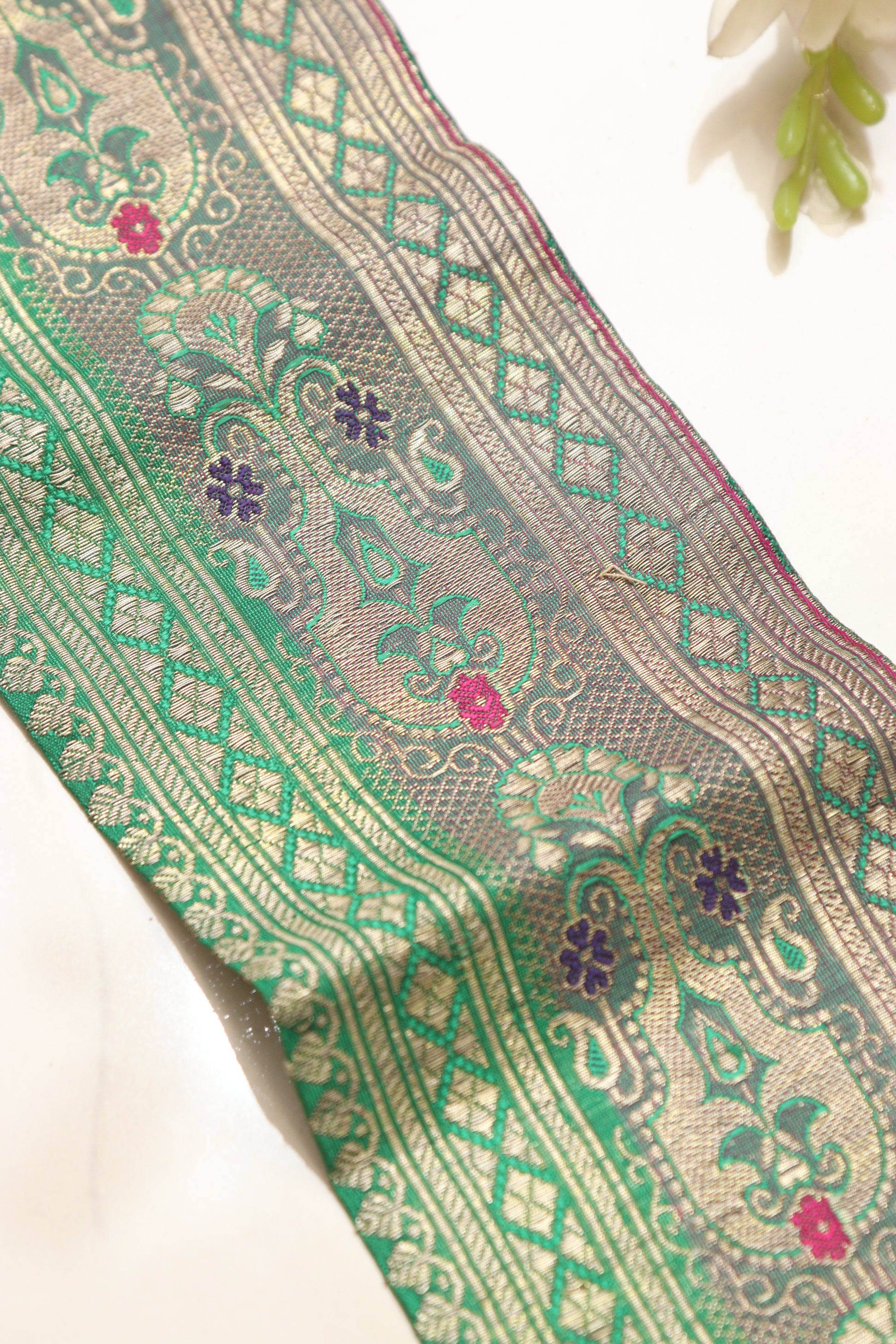 Green Banarasi Handloom Vintage Pure Silk Border Lace ( 1 Mtr ) - Luxurion World