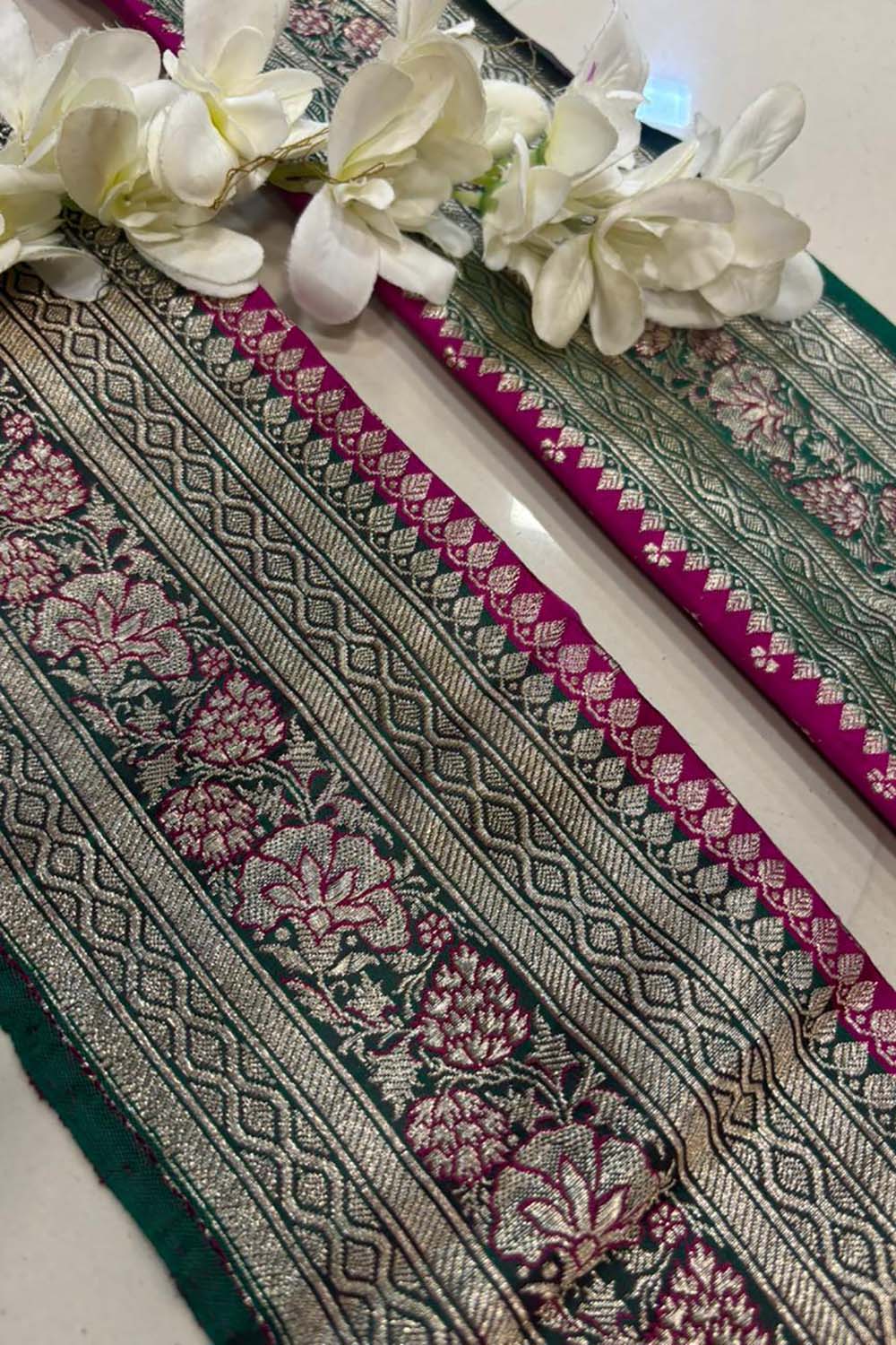 Green Banarasi Handloom Vintage Pure Silk Border Lace ( 1 Mtr ) - Luxurion World