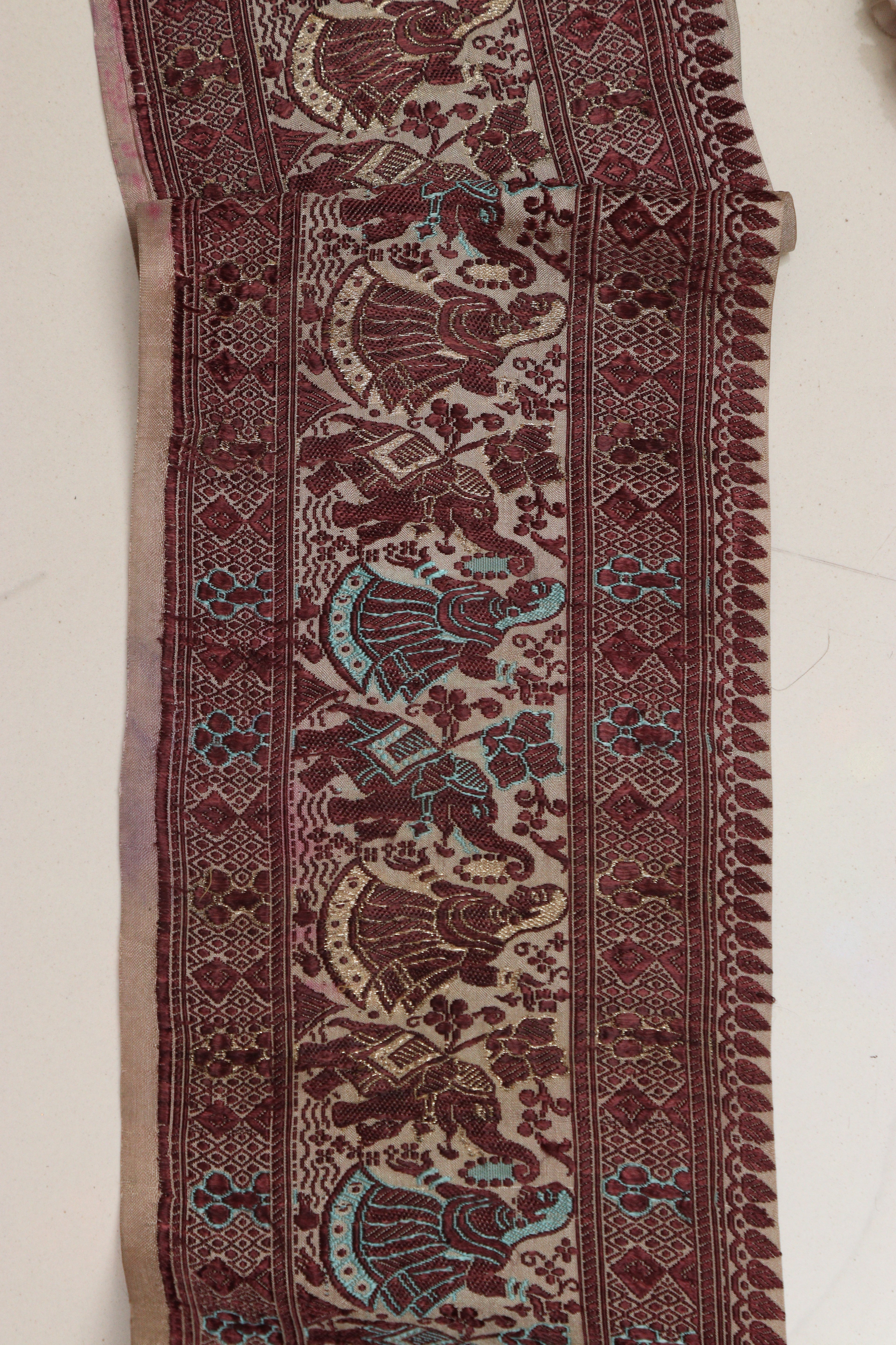 Maroon Banarasi Handloom Vintage Pure Silk Border Lace ( 1 Mtr ) - Luxurion World