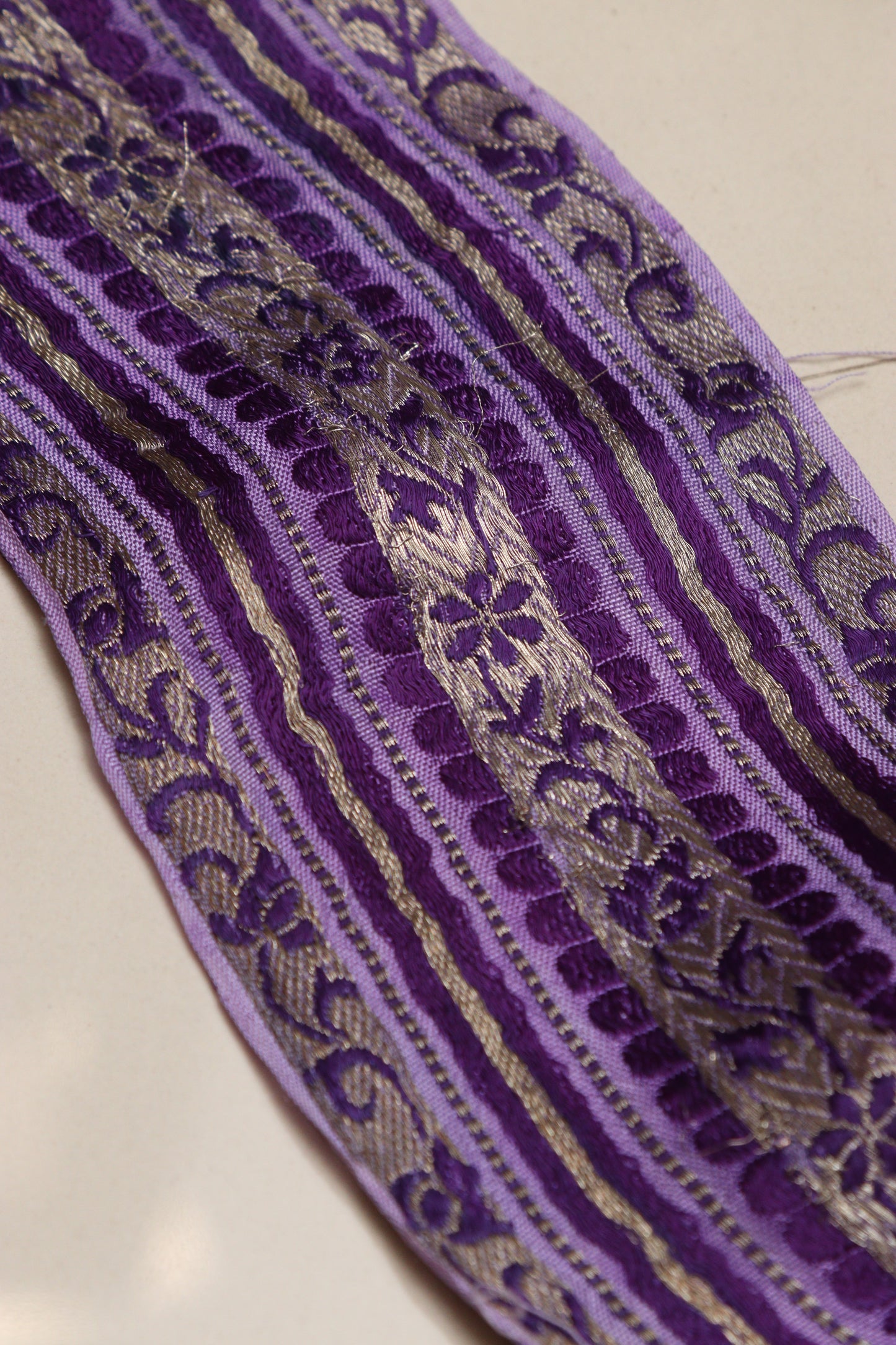 Exquisite Purple Banarasi Handloom Vintage Pure Silk Border Lace ( 1 Mtr ) - Luxurion World
