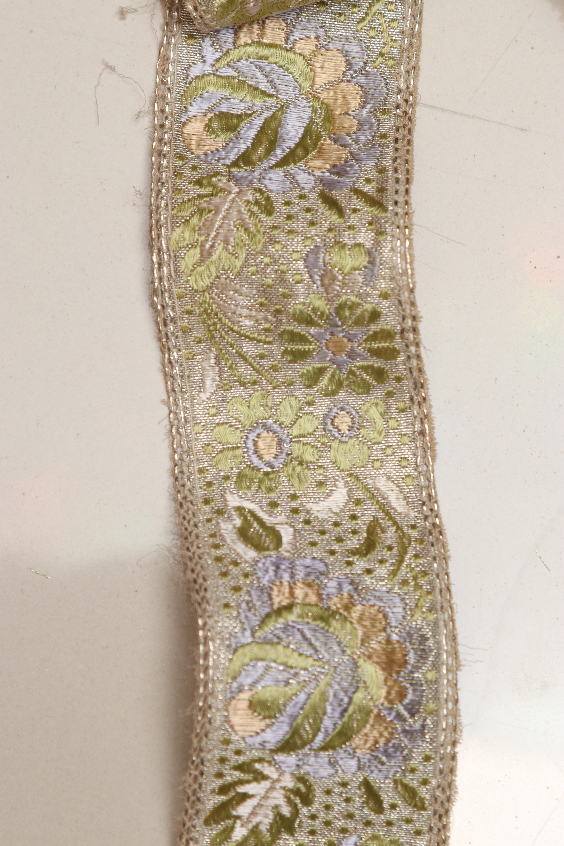 Golden Banarasi Handloom Vintage Pure Silk Border Lace ( 1 Mtr ) - Luxurion World