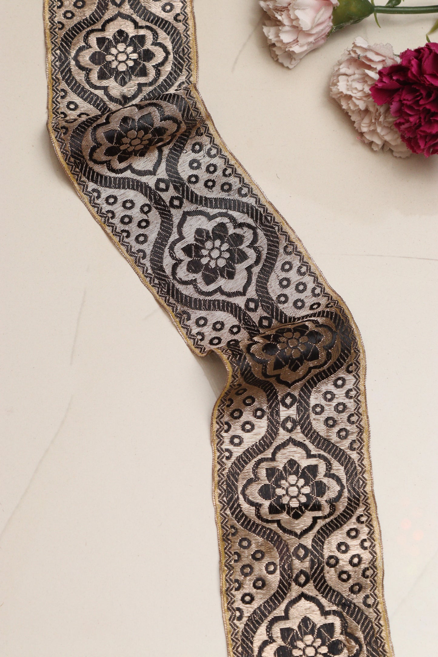 Golden Banarasi Handloom Vintage Pure Silk Border Lace ( 1 Mtr ) - Luxurion World